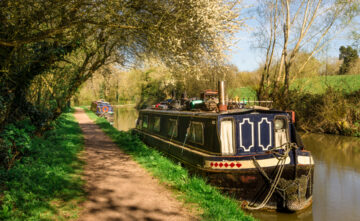 The Canal and River Trust is calling for volunteers to help with its aim to protect its 250 year old collection of canals across England and Wales. Image: Shutterstock.
