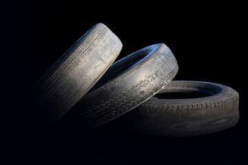 Throwing out the old to make way for the new: AA survey finds 3% of tyres are more than 10 years old. Image: Yarbeer / Shutterstock.