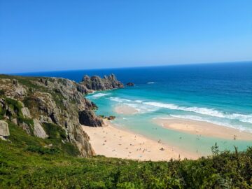 Sun, sea and sand: The magic ingredients for surfing. Image: Nina F / Shutterstock.