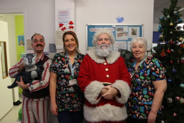 The star of Theatre Royal Plymouth’s (TRP) magical children’s show visited the ward accompanied by his faithful cat and puppeteer Christopher Finn. Image: Bryan Bernal, Derriford Hospital (provided by TRP).