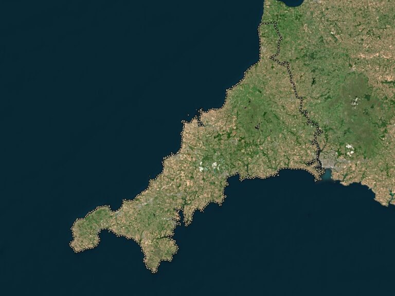 ‘The hot rocks beneath our feet can also provide round-the-clock power,' says Piers Guy, Clean Energy Sector Lead, Cornwall and Isles of Scilly Economic Forum. Image of Cornwall: Yarr65 / Shutterstock.