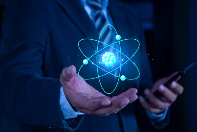 Main image: Bigjom Jom / Shutterstock.