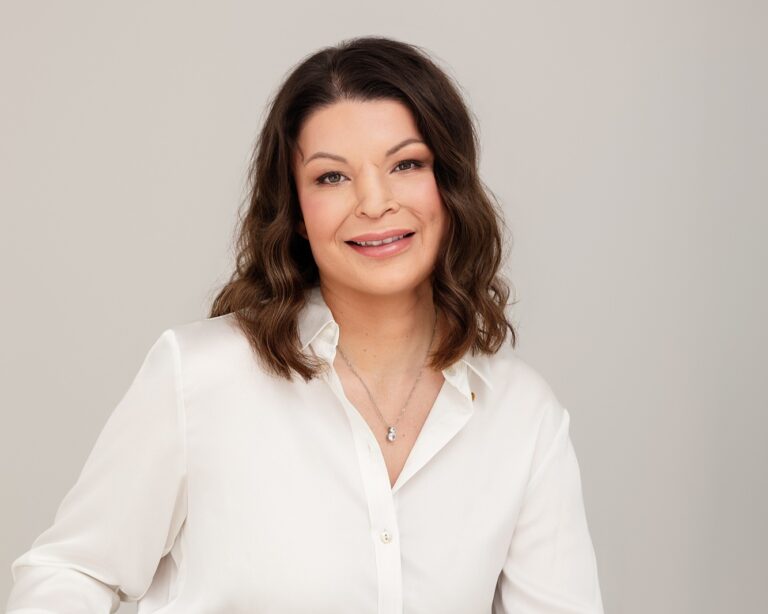 'I'm so pleased to hear that my story has the power to impact people,’ says Vikki Feltham, Everyday Bravery recipient. Image: © Vikki Feltham (provided by In The Right Order).